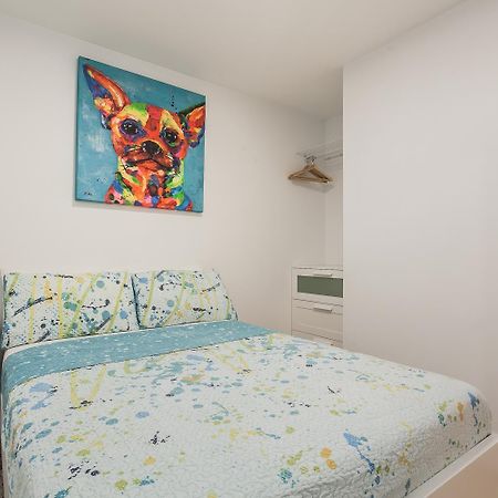 Cozy 2Br Close To Cn Tower & Harbourfront Toronto Exteriör bild