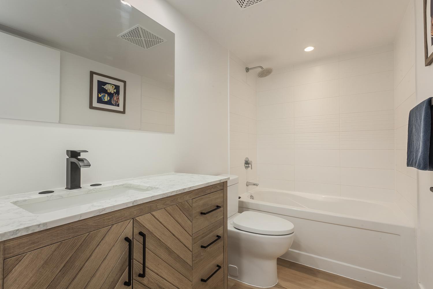 Cozy 2Br Close To Cn Tower & Harbourfront Toronto Exteriör bild