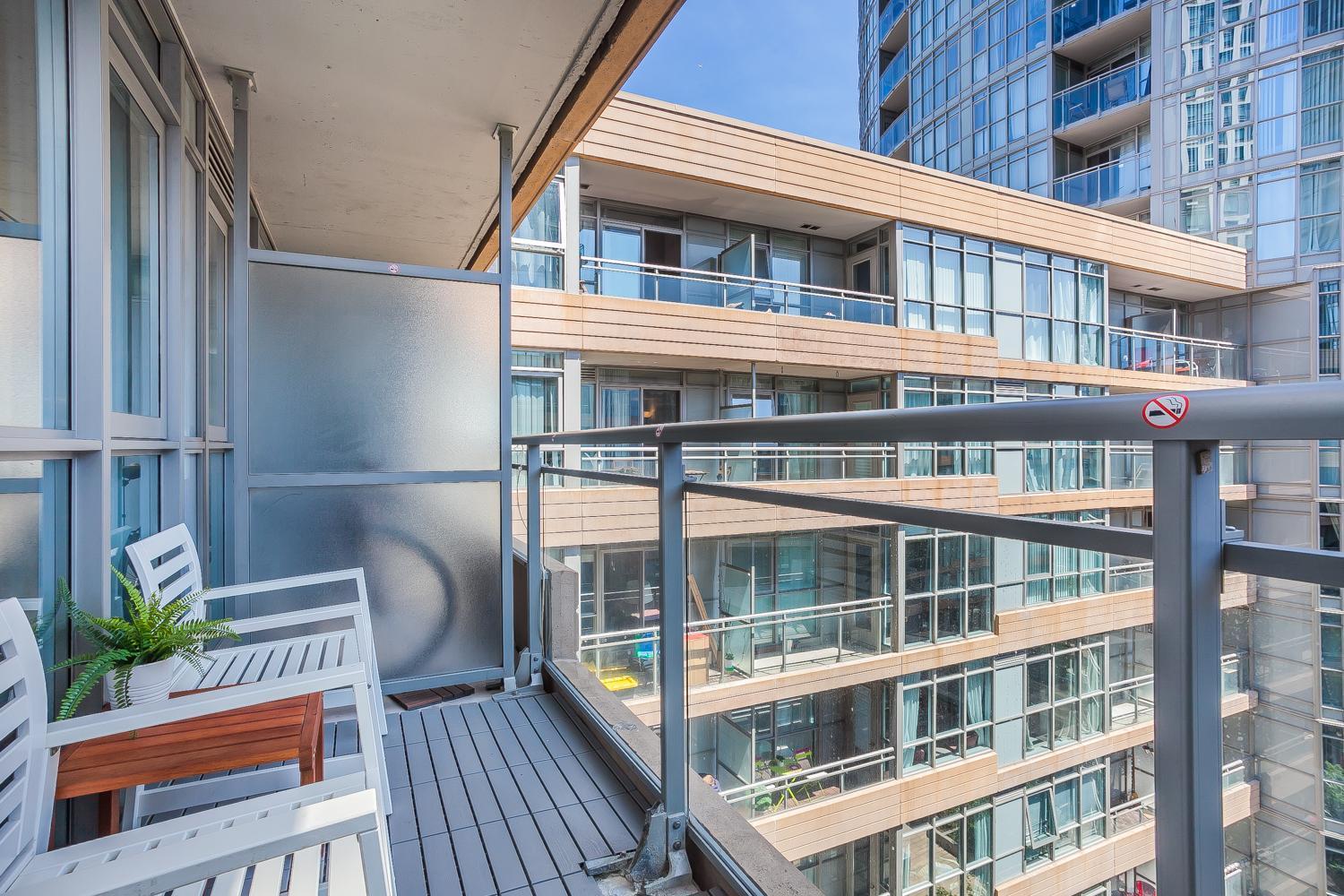 Cozy 2Br Close To Cn Tower & Harbourfront Toronto Exteriör bild